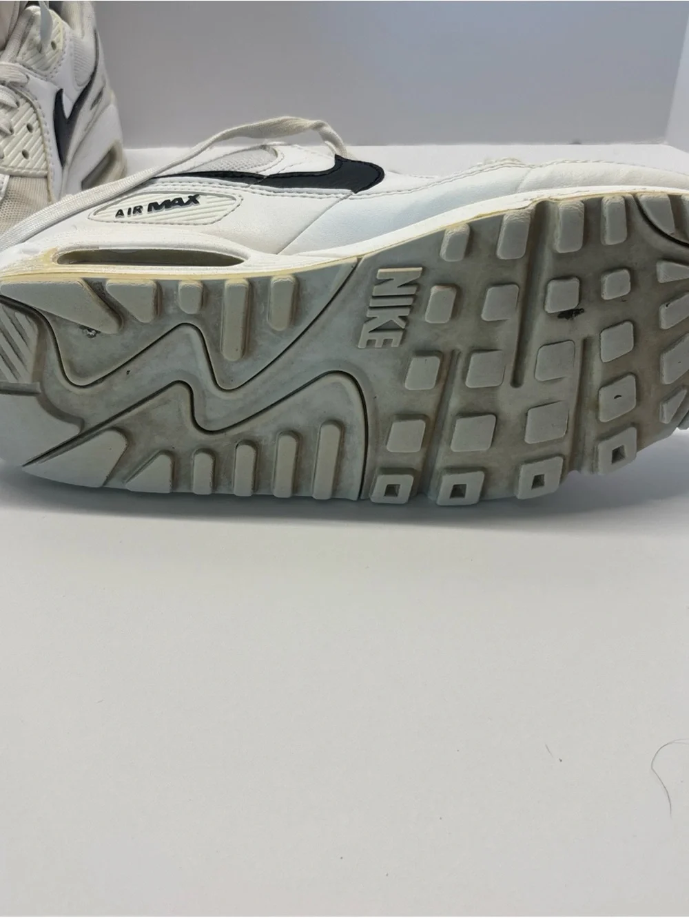 Nike White and Black Air Max Retro Runner men’s size 8.5 women’s size 10